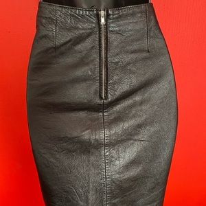 This 100% leather black mini skirt size 4